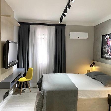 Studio Moderno - Jardins: Cama Queen, Ar E Garagem Сан-Паулу Екстер'єр фото